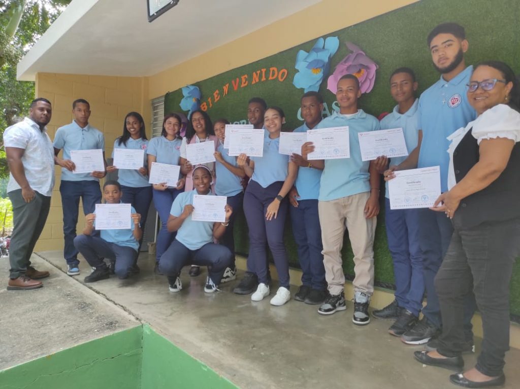 Estudiantes de Fe y Alegría se certifican en Formaciones Técnicas